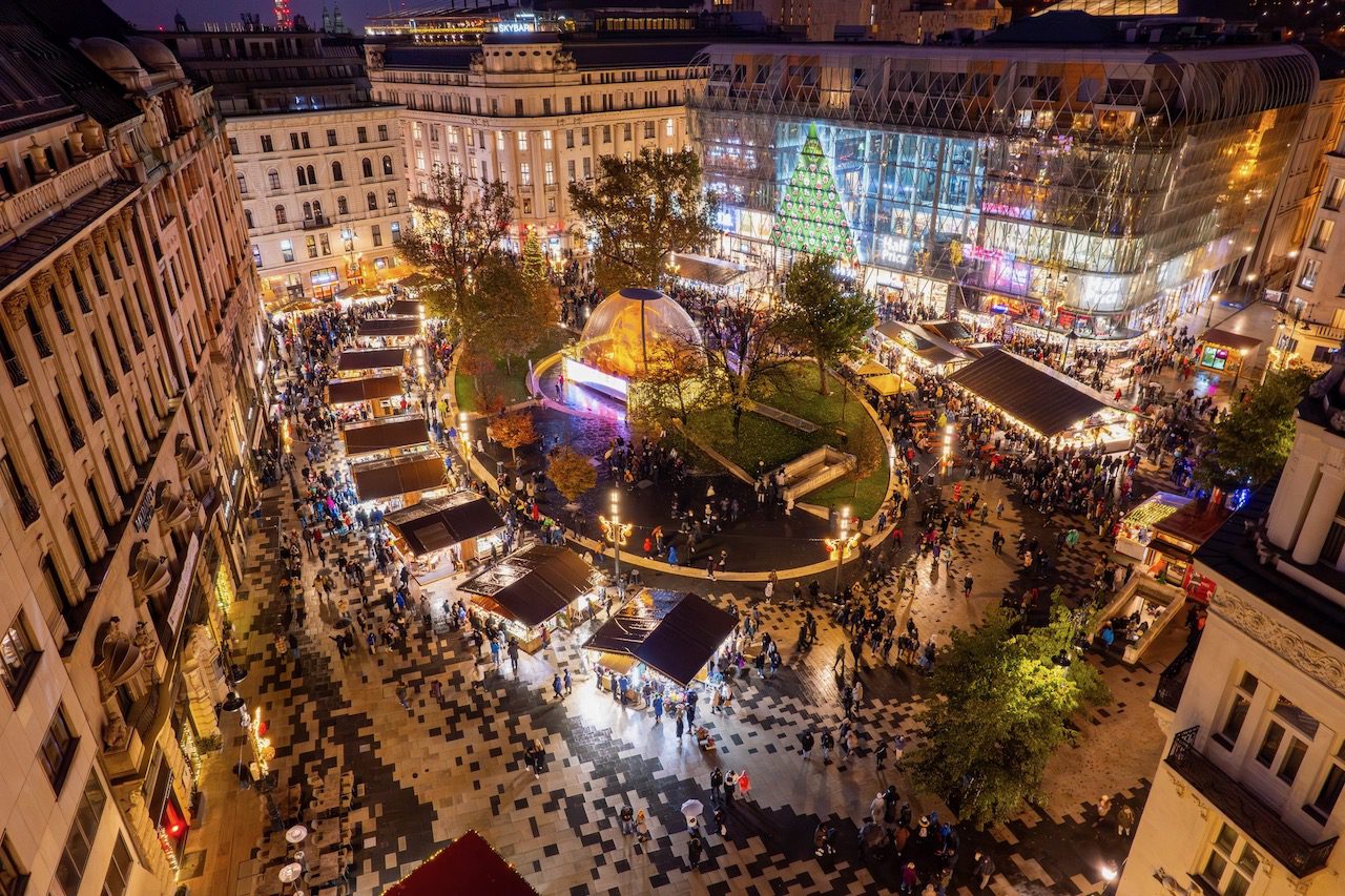 Christmas-Xmas-Vorosmarty-Budapest-Brand-5
